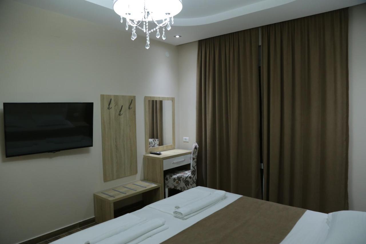 Metropolis Hotel Ulcinj Ngoại thất bức ảnh