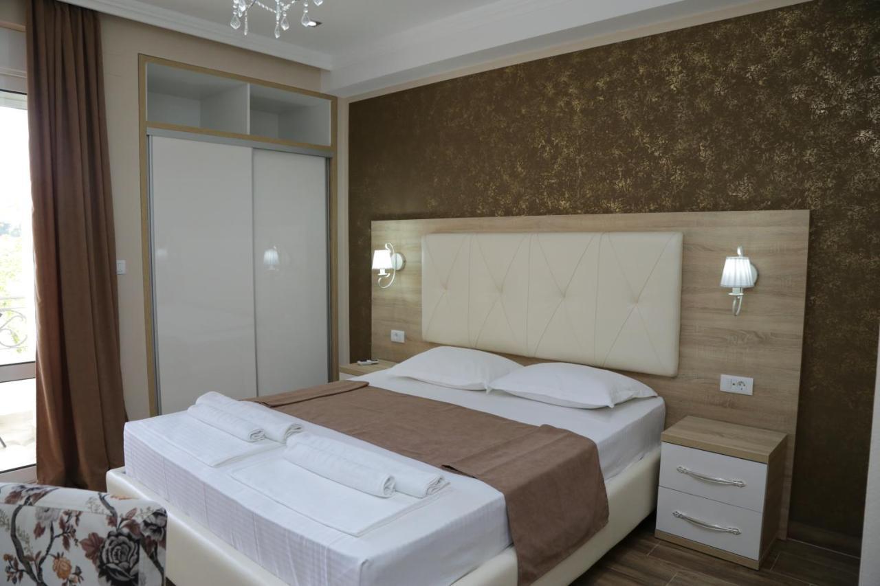 Metropolis Hotel Ulcinj Ngoại thất bức ảnh