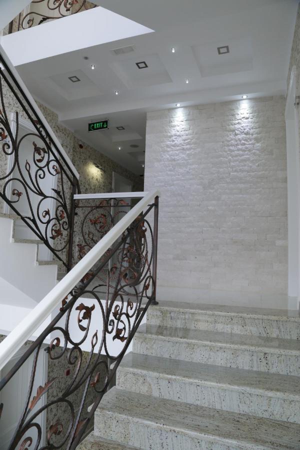 Metropolis Hotel Ulcinj Ngoại thất bức ảnh