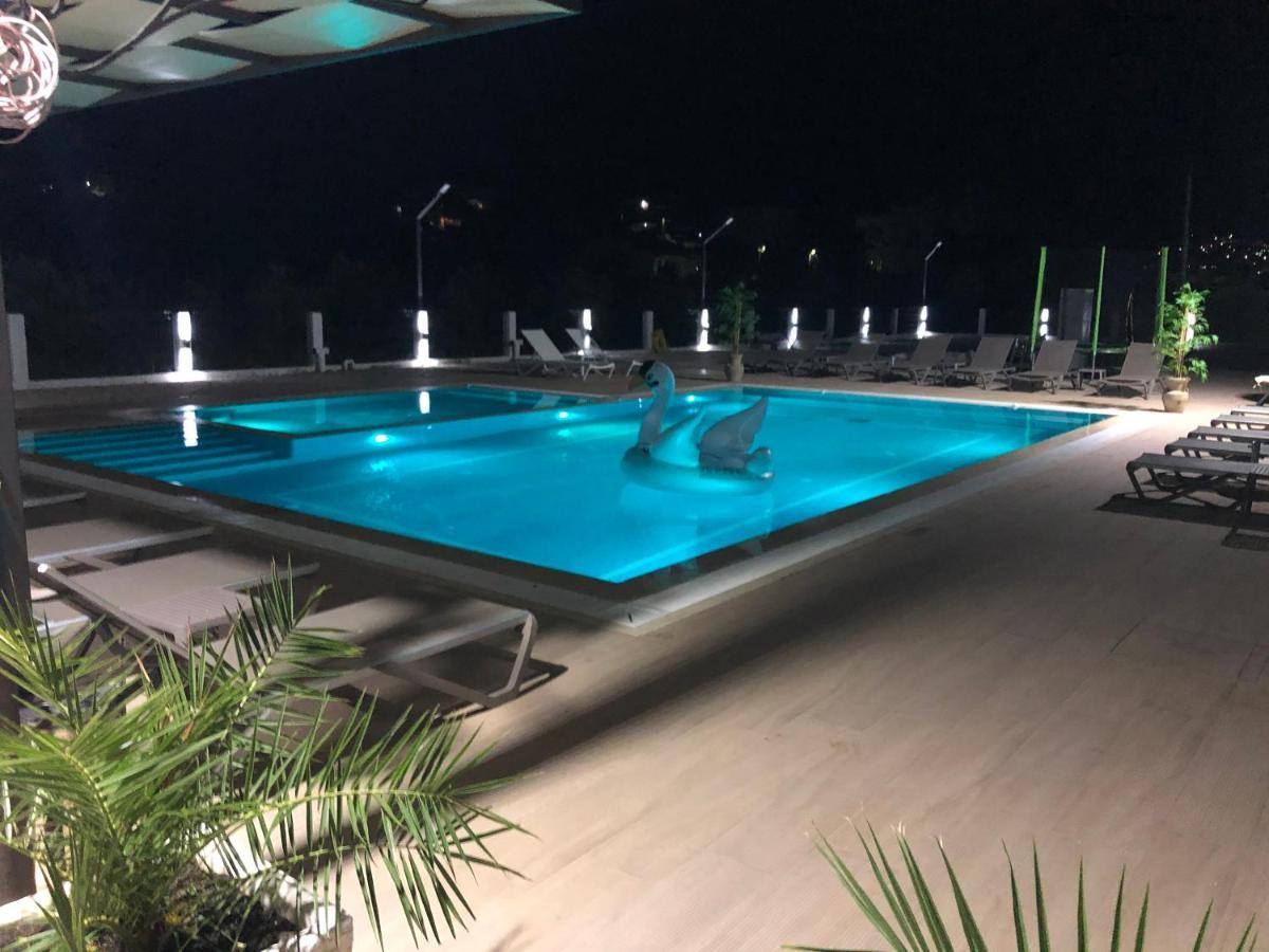 Metropolis Hotel Ulcinj Ngoại thất bức ảnh
